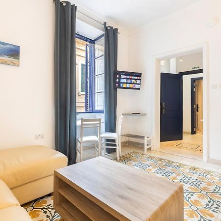 A Studio Apartment In Malta'S Capital فاليتا المظهر الخارجي الصورة